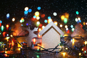 Tips and Tricks for Hanging Your Christmas Lights